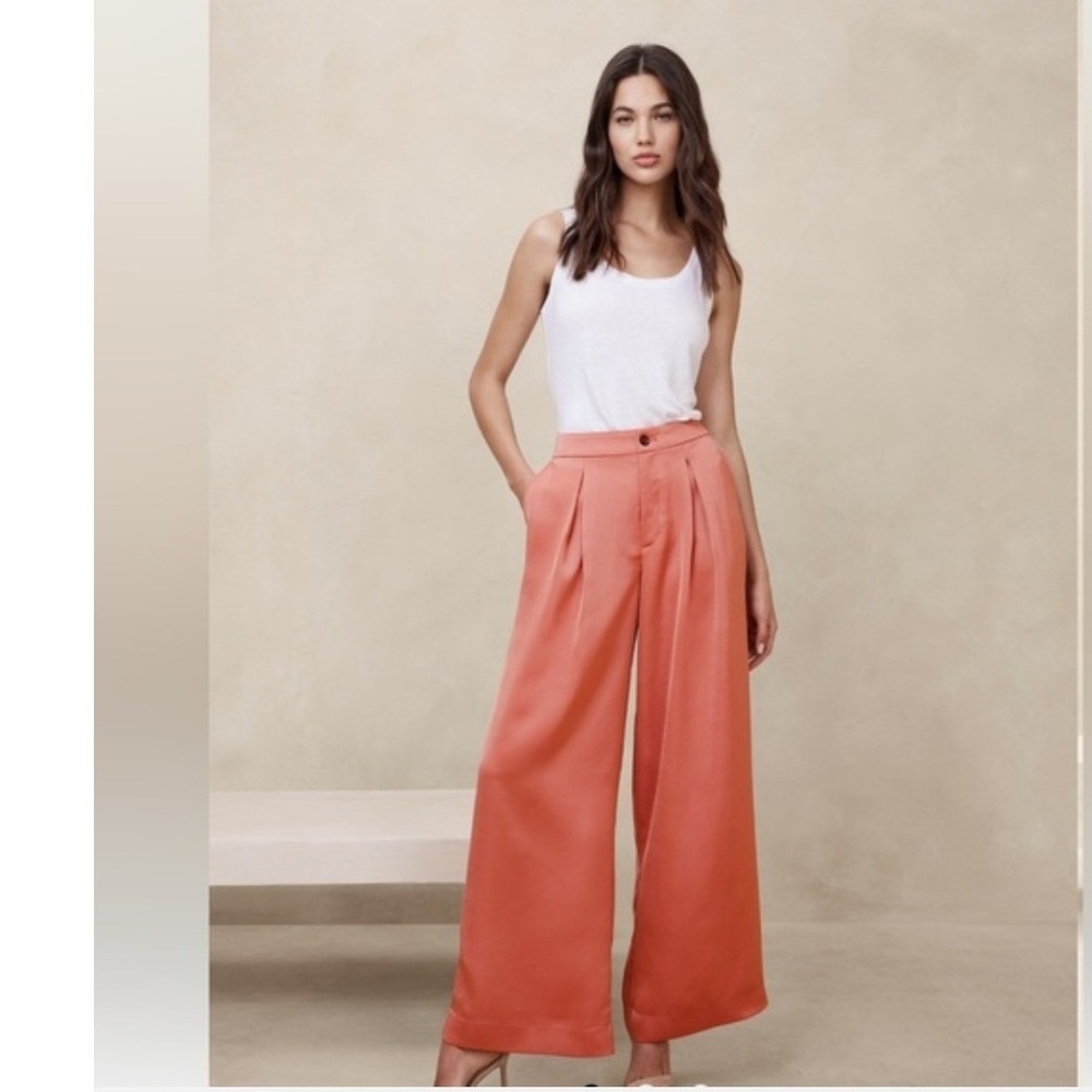 Banana Republic Coral Pink Wide Leg Petite Silky Pleated Trousers‎ Size 4P